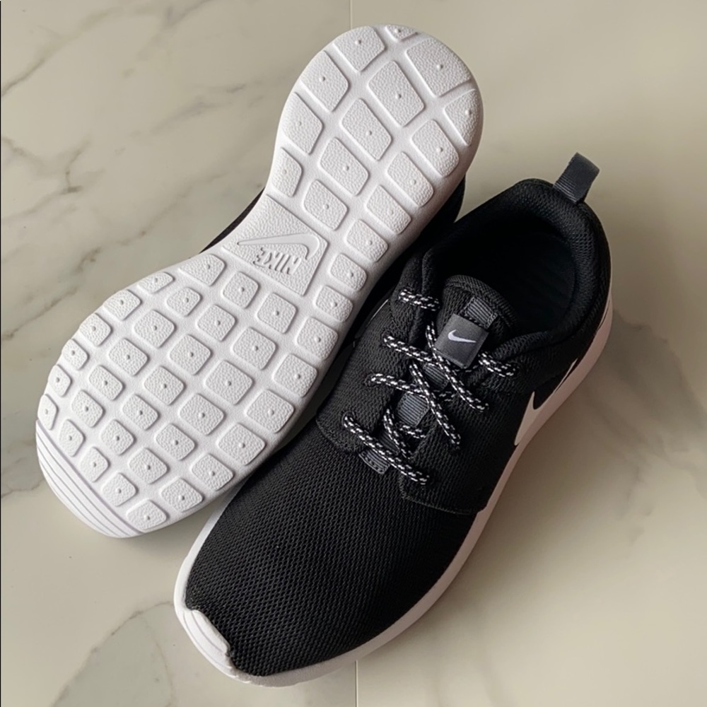 NWT Nike roshe one black sneakers shoes - Picture 7 of 7